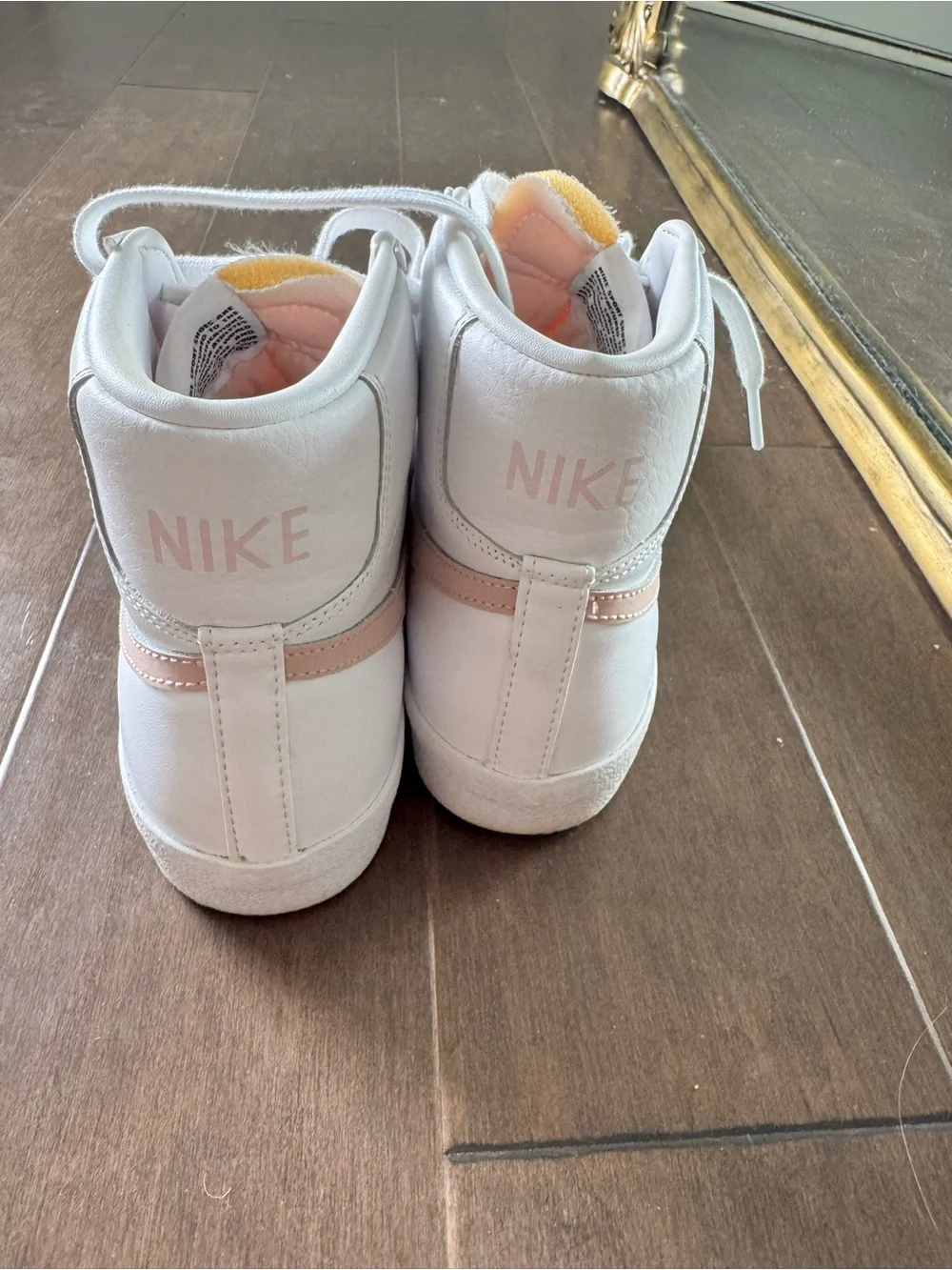 Nike Women's Blazer mid ‘77 peach and white - Picture 2 of 6